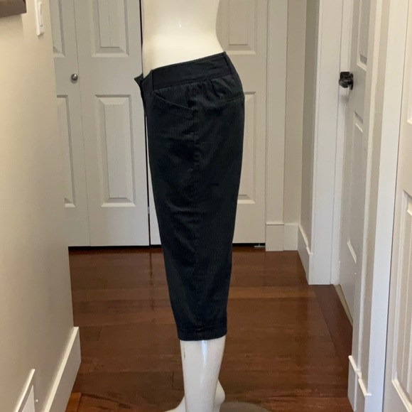 The Limited DREW FIT Women’s Navy Pinstripe Capri Size 10 - Picture 3 of 10